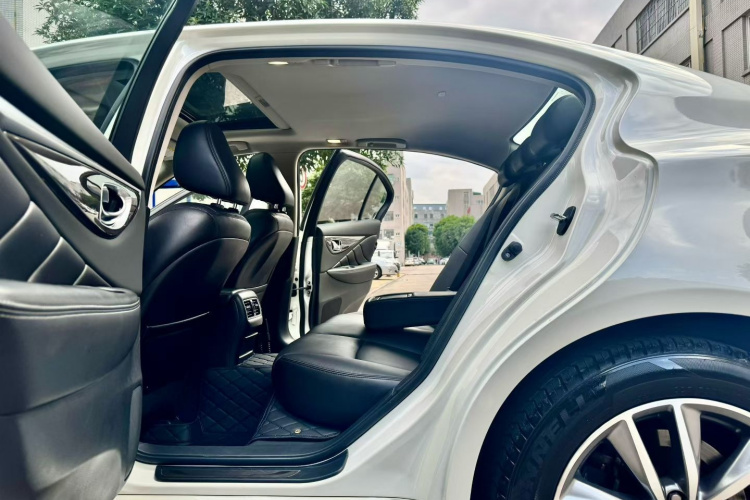 英菲尼迪Q50L 2018款 2.0T 舒适版 国VI中控内饰7002