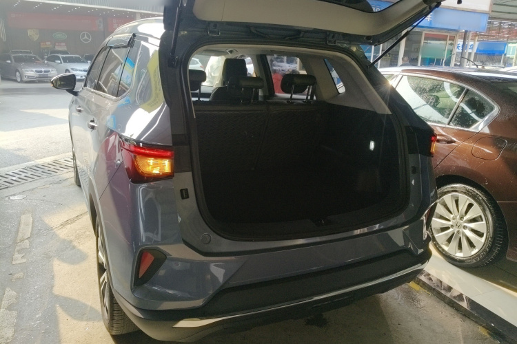 五菱汽车 五菱星辰 2022款 2.0L DHT电劲款机舱底盘23