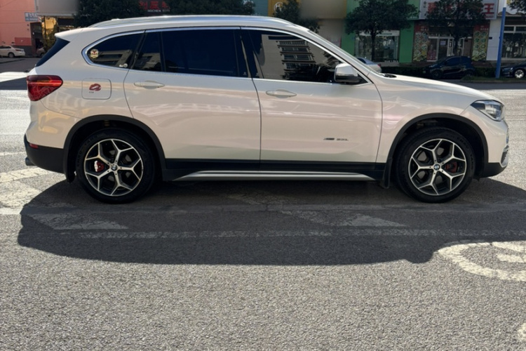 宝马X1 2018款 xDrive20Li 尊享型车身外观6002