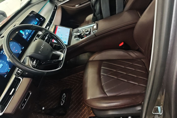 奇瑞 瑞虎8 PRO 2024款 冠军版 290T 两驱巅峰版 7座中控内饰19