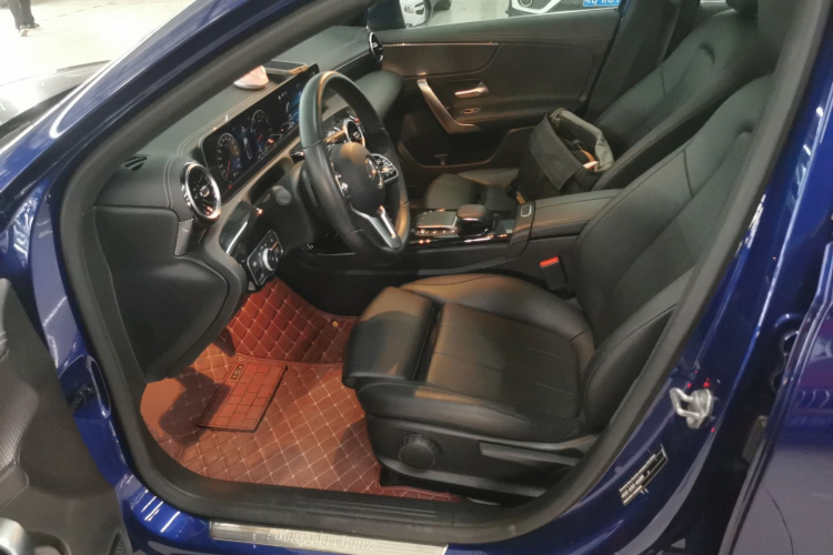 奔驰A级 2020款 改款 A 200 L 运动轿车动感型中控内饰19