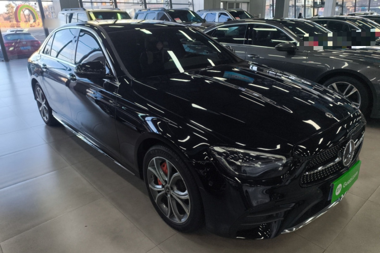 奔驰E级 2021款 E 300 L 运动时尚型车身外观3