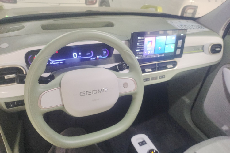 吉利银河 2025款 210km 熊猫骑士中控内饰12