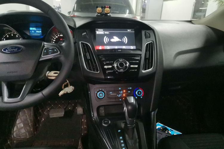 福特 福克斯 2018款 两厢经典 1.6L 自动风尚型智行版中控内饰16