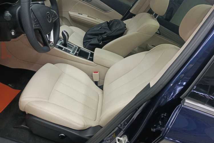 比亚迪 宋MAX新能源 2019款 DM 1.5T 智联致耀型 6座 国VI中控内饰19