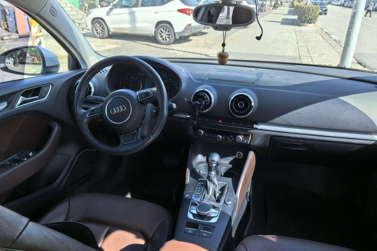 奥迪A3 2014款 Limousine 35 TFSI 自动豪华型中控内饰7001
