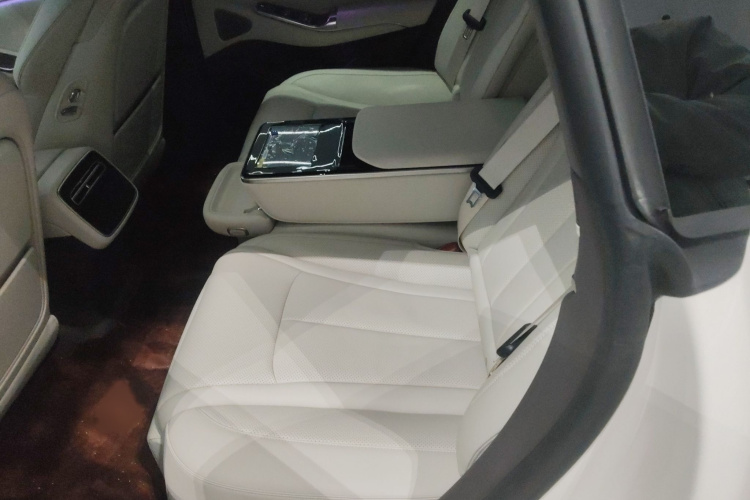 腾势Z9 2024款 1100km 四驱Max版中控内饰7004