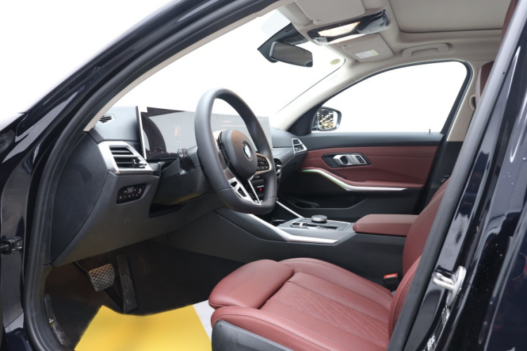 宝马3系 2025款 325i M运动套装中控内饰7003