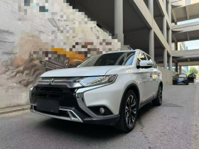 三菱 欧蓝德 2020款 2.0L 两驱畅享版 7座