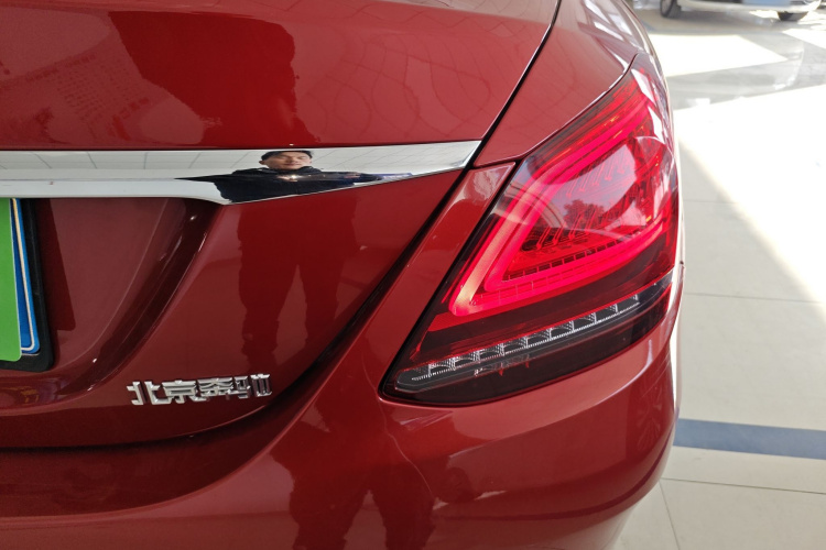 奔驰C级 2020款 改款 C 200 L 时尚型运动版车身外观9