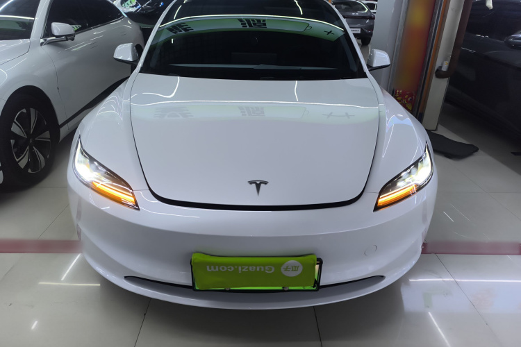 特斯拉 Model 3 2023款 后轮驱动版车身外观2