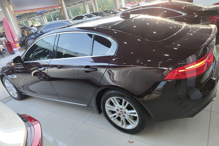 捷豹XEL 2019款 2.0T 200PS 豪华版车身外观4