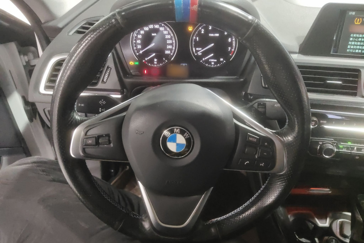 宝马1系 2017款 118i 运动型中控内饰13