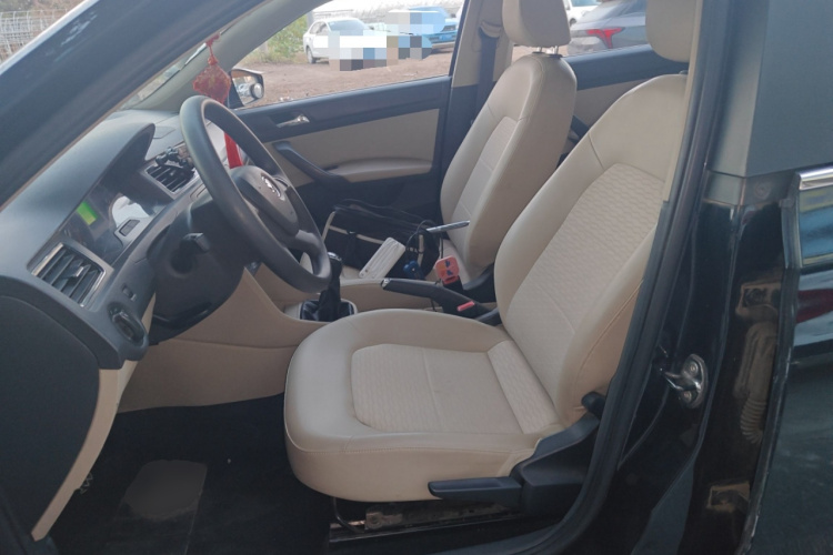 斯柯达 昕锐 2013款 1.6L 手动智选型中控内饰19
