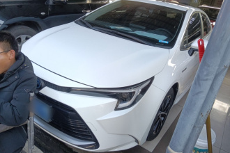 丰田 雷凌 2023款 智能电混双擎 1.8L 豪华版