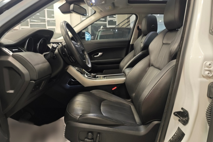 路虎 揽胜极光 2017款 2.0T SE 智耀版中控内饰7003