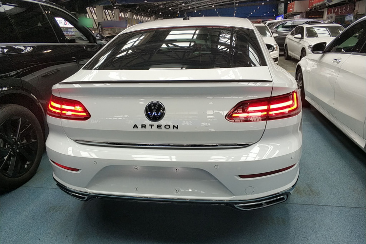 一汽-大众CC 2023款 330TSI 炫目版车身外观6