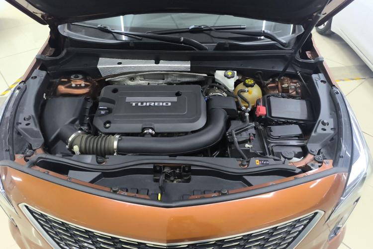 凯迪拉克XT4 2018款 28T 两驱技术型机舱底盘24