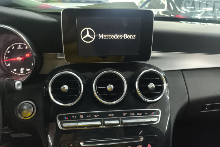 奔驰C级 2018款 C 200 运动版局部细节16