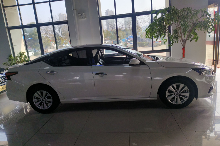 日产 天籁 2020款 2.0L XL 舒适版车身外观4