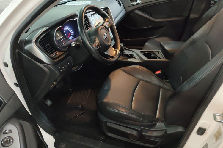 起亚K5 2015款 2.0L 自动GLS局部细节19