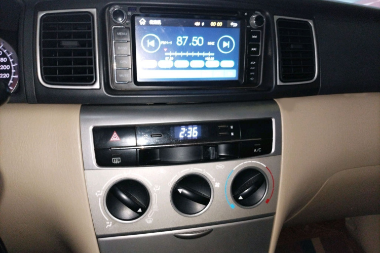 丰田 花冠 2013款 1.6L 手动豪华版中控内饰7003