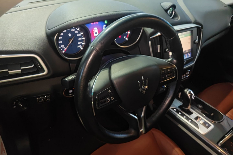 玛莎拉蒂 Ghibli 2014款 3.0T 标准版中控内饰12