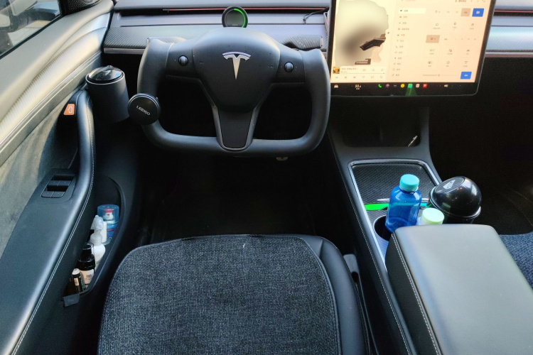 特斯拉 Model Y 2023款 长续航全轮驱动版中控内饰13