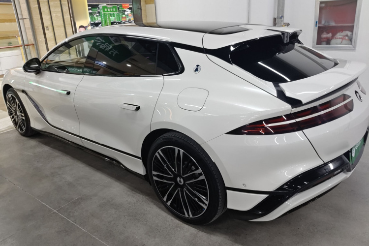 腾势Z9GT 2024款 1100四驱Ultra版车身外观4