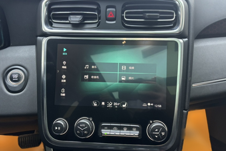 领克01 2017款 2.0T 四驱劲Pro版中控内饰7004
