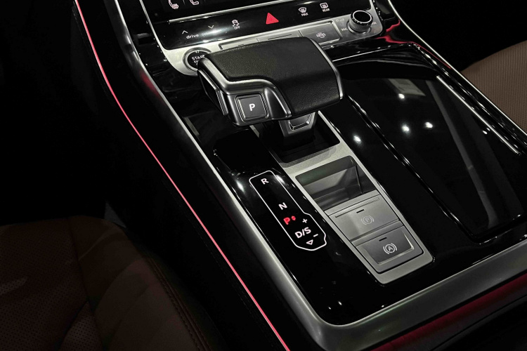 奥迪Q8 2023款 55 TFSI 豪华动感型中控内饰7003