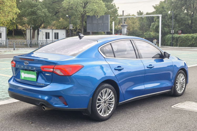 福特 福克斯 2020款 三厢 EcoBoost 180 自动锋耀型车身外观6006