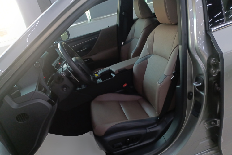 雷克萨斯ES 2021款 200 卓越版中控内饰19