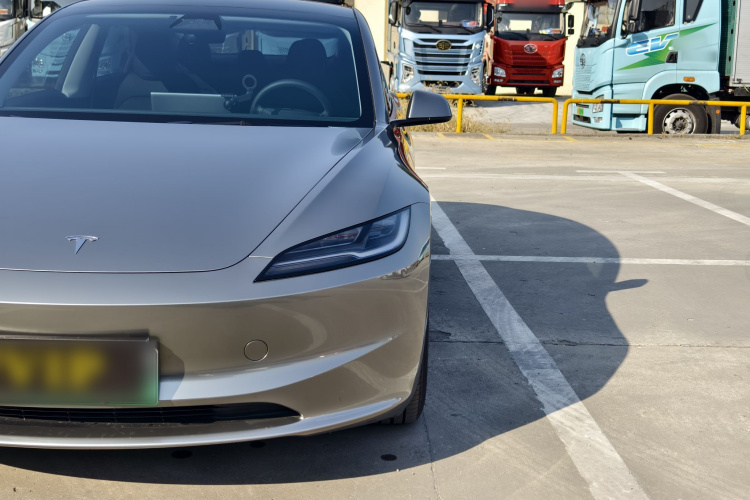 特斯拉 Model 3 2023款 长续航全轮驱动版车身外观6003