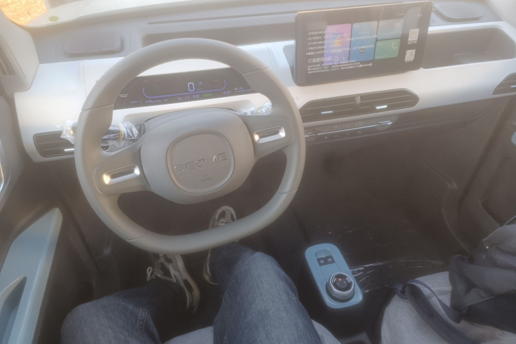 吉利银河 2024款 熊猫mini 200km 耐力熊中控内饰12