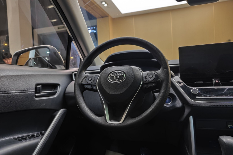 丰田 锋兰达 2023款 2.0L 智能电混双擎 领先版中控内饰7006