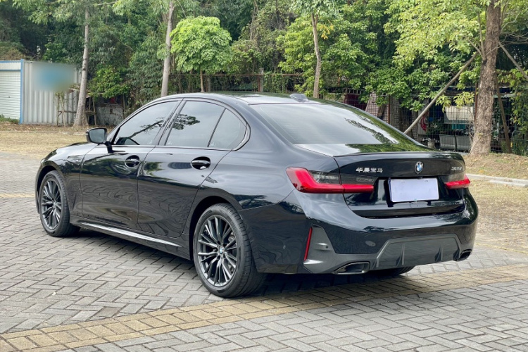 宝马3系 2024款 325i M运动曜夜套装车身外观6004
