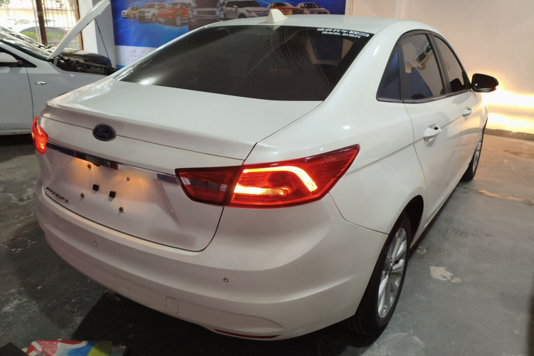 福特 福睿斯 2017款 幸福版 1.5L 自动时尚型车身外观7