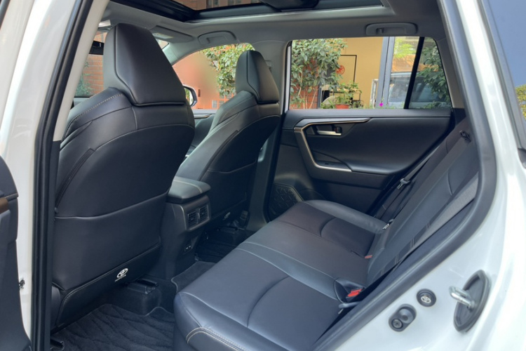 丰田 威兰达 2024款 双擎 2.5L E-CVT两驱豪华PLUS版中控内饰7006