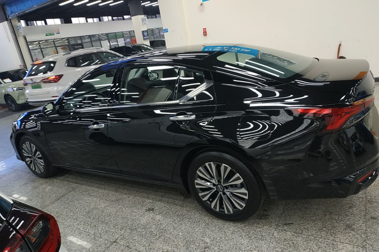 日产 天籁 2024款 2.0L XE 真心版车身外观4