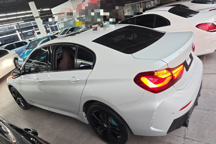 宝马1系 2023款 125i M运动曜夜版车身外观6003