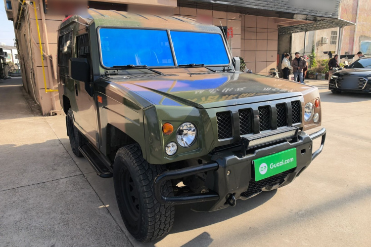 BAW北汽制造 勇士 2019款 2.4T 三门四驱短轴汽油版 国VI车身外观3