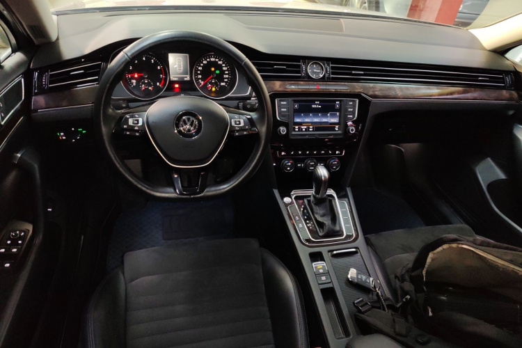 大众 迈腾 2017款 330TSI DSG 豪华型中控内饰12