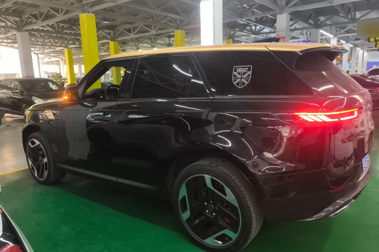 路虎 揽胜运动版 2023款 360PS S车身外观6003