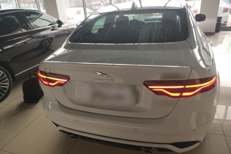 捷豹XEL 2024款 2.0T 250PS R-DYNAMIC S进取运动版车身外观6