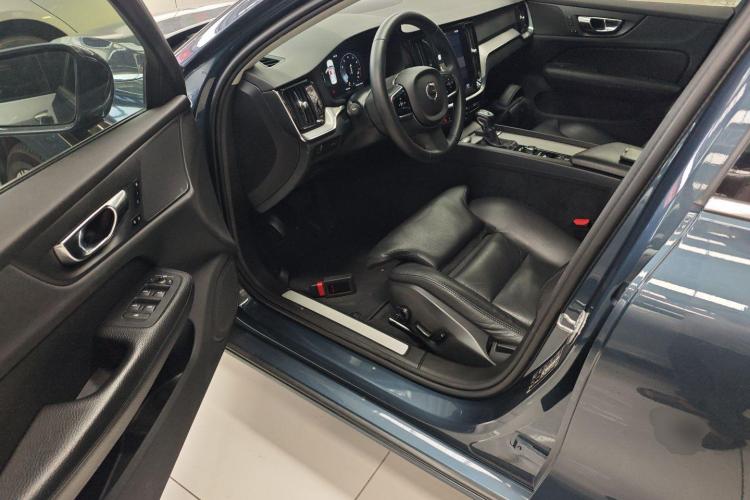 沃尔沃S60 2020款 T4 智远豪华版中控内饰20