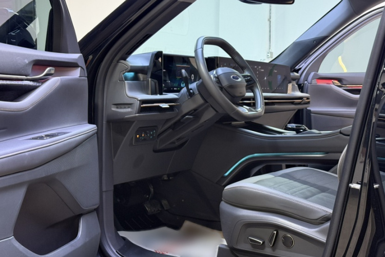 福特 2023款 锐界L 2.0T EcoBoost E混动四驱七座至尊型中控内饰7002