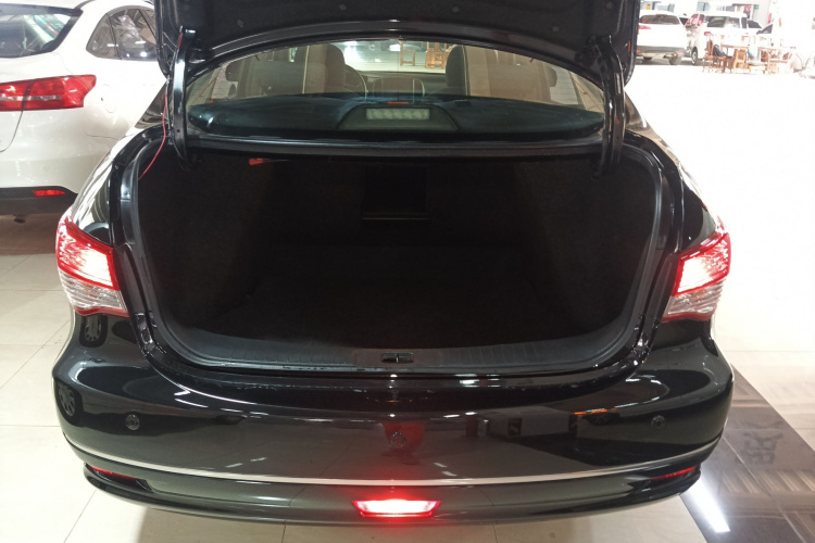 日产 轩逸 2018款 经典 1.6XE+ CVT领先版机舱底盘23