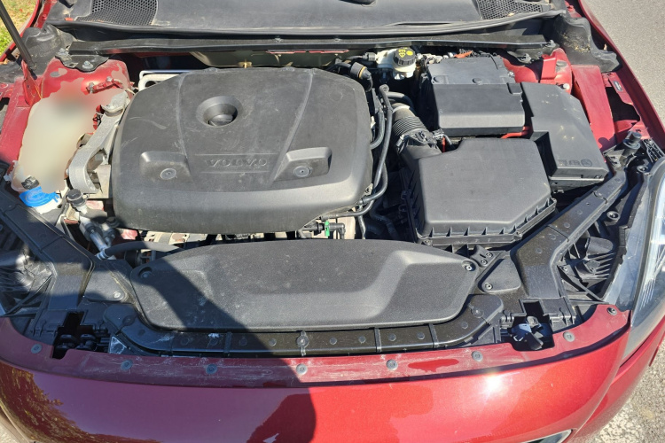 沃尔沃V40 2016款 T3 智逸版机舱底盘24