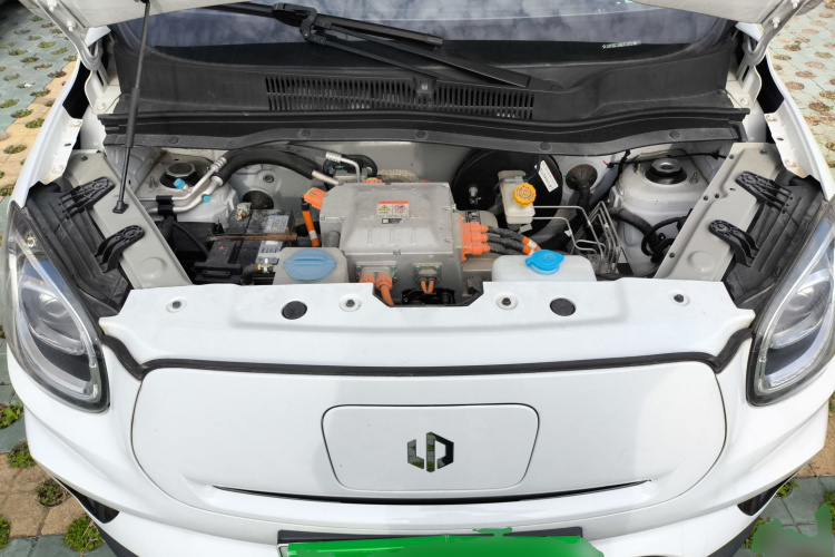 零跑汽车 零跑T03 2021款 400轻享版 磷酸铁锂机舱底盘24